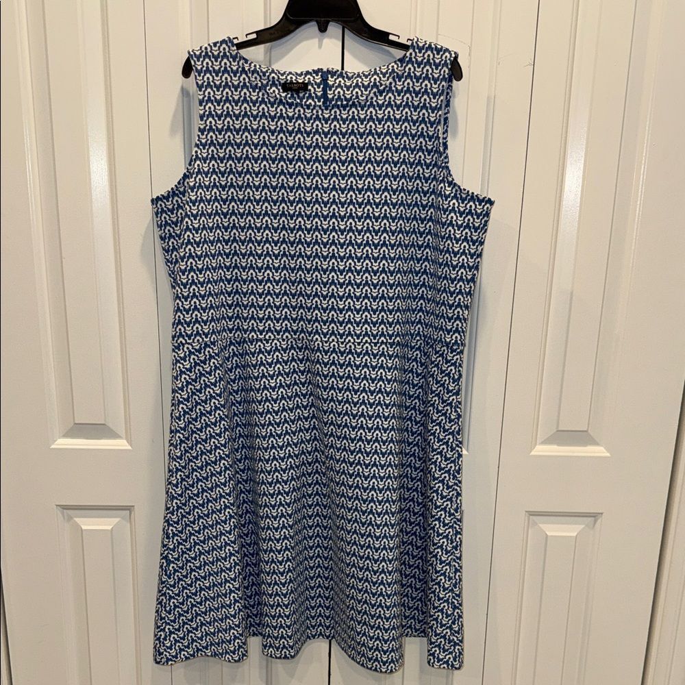 Talbots Blue and White Patterned Sleeveless Dress